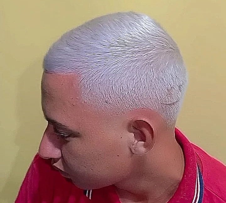 Corte de Cabelo Platinado